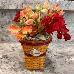 2007 Longaberger Collectors Club May Series Miniature Snapdragon Basket